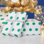 Papier Cadeau Motif Pois vert Saint Patrick's Day Custom<br><div class="desc">Conçu avec des motifs verts en arrière - plan blanc massif. Vous pouvez changer à n'importe quelle couleur arrière - plan comme vous le souhaitez. Idéal pour les anniversaires,  les fêtes ou les fêtes ou événements !</div>