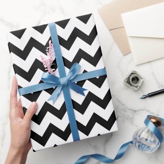 Papier Cadeau Motif simple chevron noir et blanc (Cadeaux)