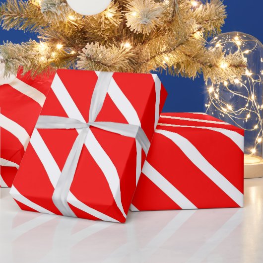 Papier Cadeau Motif simple en diagonale rouge et blanc (Vacances)