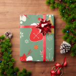 Papier Cadeau Motif Whimsical Christmas Stocking<br><div class="desc">Un motif de vacances ludique avec des bas rouges, des arbres de Noël, des ornements dorés, des arcs et des flocons de neige sur un arrière - plan vert. Ce design fantaisiste allie charme festif et atmosphère de vacances, ce qui en fait un lieu de séjour idéal pour le papier...</div>