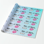 Papier Cadeau Moustache & Lèvres M. & Mme Motif<br><div class="desc">Papier enveloppant avec un style moderne, les couples design pour un mariage ou un anniversaire. Des lèvres de baiser rose glamour et une illustration de moustache d'apparence rétro masculine. Avec un texte qui dit M. et Mme dans une police de style rétro. Placé sur un arrière - plan bleu turquoise....</div>