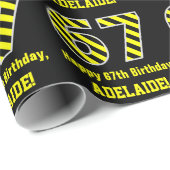 Papier Cadeau Noir & Jaune rayé "67"; 67e anniversaire + nom (Coin rond)