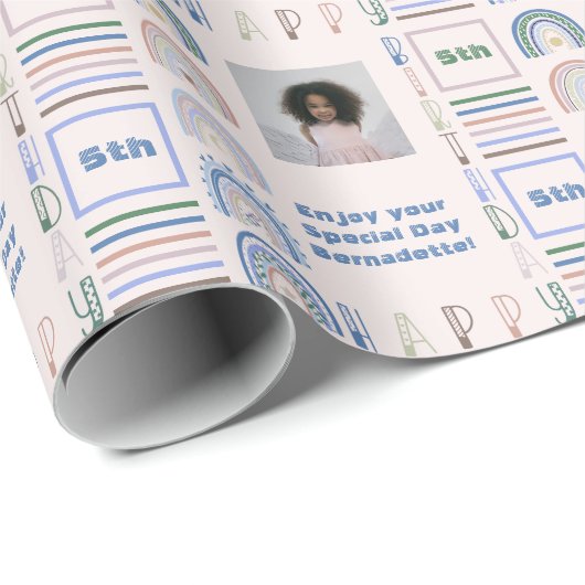 Papier Cadeau Nom Âge Sentiment Boho Arc-en-ciel rose bleu vert (Coin rond)