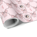 Papier Cadeau Nom Photo Sentiment Texte Pink Coquette Bow<br><div class="desc">Présentez notre Papier à enveloppement pour boîte Coquette Rose, une façon délicieuse et personnalisée de rendre votre cadeau encore plus spécial! Ce papier d'emballage charmant est orné d'un ruban rose ludique, apportant une touche ludique à votre don. Ce qui distingue ce papier d'emballage est ses options de personnalisation. Avec la...</div>