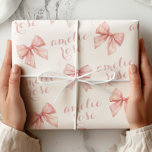 Papier Cadeau Nom Ruban Rose<br><div class="desc">Rendez votre cadeau encore plus spécial avec ce Papier à Emballage Cadeau à Ruban Rose Personnalisé avec un motif délicat de rubans roses doux et la possibilité d'ajouter un nom personnalisé ! Les rubans roses élégants, magnifiquement disposés sur un fond blanc, sont parfaits pour les mariages, les enterrements de vie...</div>