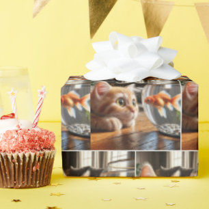 Papier Cadeau Orange Kitten regarde un poisson rouge