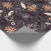 Papier Cadeau Ornements de Noël, cônes, glands sur gris foncé (Coin)