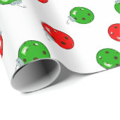 Papier Cadeau Ornements de Noël de Pickleball Rouge Vert sur Bla (Coin rond)