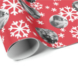 Papier Cadeau Painé Snowflakes Photo Cadeau Envelopper rouge bla<br><div class="desc">**Faites que vos photos s'adaptent en cliquant sur "Customiser" puis appuyez sur le bouton "Modifier" et faites défiler vers le bas vers "Recadrez l'image" pour rendre vos photos s'adaptent sans chevauchement** Enveloppez vos cadeaux avec ce enveloppement cadeau personnalisé comprenant trois de vos photos parmi une poignée de flocons blancs sur...</div>