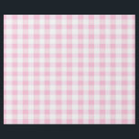Papier Cadeau Papier d'emballage rose en vichy<br><div class="desc">Un papier d'emballage rose en vichy ajoute une touche de charme et d'élégance à tout cadeau! Doté d'un motif à damiers classique dans les tons roses doux, ce papier d'emballage est parfait pour les fêtes de bachelorette, les douches nuptiales, ou toute célébration douce. Qu'il s'agisse d'envelopper de petits cadeaux ou...</div>