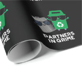 Papier Cadeau Partenaires Dans Grime Funny Trash Pun Dark BG (Coin rond)