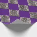 Papier Cadeau Parties scintillant d'argent Métallic violet Abstr<br><div class="desc">Magnifique arrière - plan violet profond avec des formes diamant parties scintillant argent font de cet motif abstrait un design magnifique pour toutes les occasions.</div>
