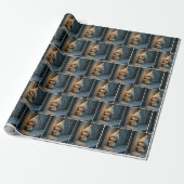 Papier Cadeau Petit Munchkin timide debout près d'une porte (Déroulé)
