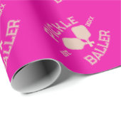 Papier Cadeau Pickle Baller Pickleball Collegiate Typographie (Coin rond)