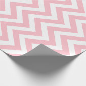 Papier Cadeau Pink et blanc Moyen Vertical Chevron Stripes (Coin)