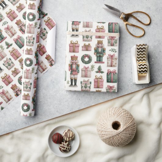 Papier Cadeau Pink Presents with Holiday Nutcracker (Artisanat)