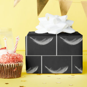 Papier Cadeau Plume blanche flottante sur fond noir