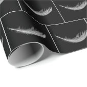 Papier Cadeau Plume blanche flottante sur fond noir (Coin rond)