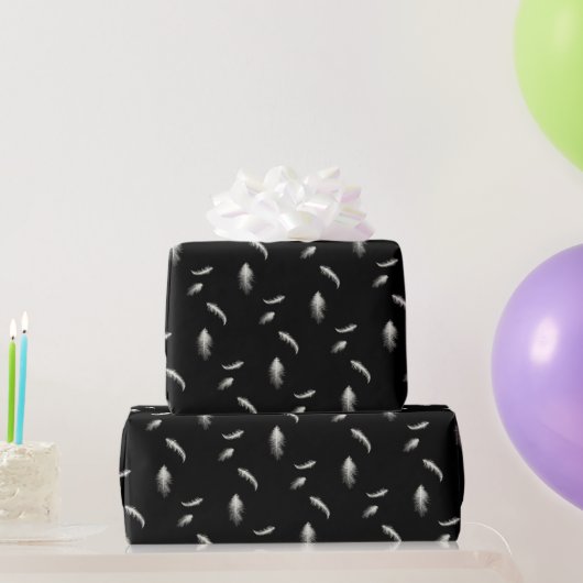 Papier Cadeau Plumes blanches sur fond noir (Cadeaux de fête)
