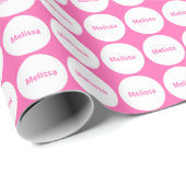 Papier Cadeau Points blancs Motif sur rose avec nom (Coin rond)