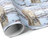 Papier Cadeau Polar Bear Looking at its Reflection (Coin rond)