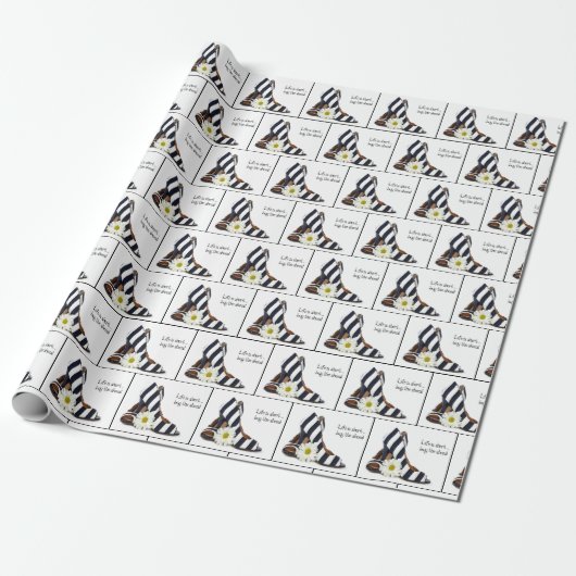 Papier Cadeau Pompes À Rayures Avec Souris (Déroulé)