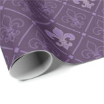 Papier Cadeau Purple Fleur de Lis Pattern<br><div class="desc">Chic moderne de Purple Fleur de Lis Pattern avec la conception vintage d'élégance</div>