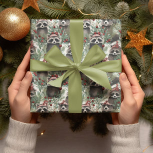 Papier Cadeau Raccoon Portant Le Casquette Entouré De Noël Plant