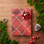 Papier Cadeau Red Christmas Holiday Gold Parties scintillant Dam<br><div class="desc">Arrière - plan métallique rouge avec motif damassé parties scintillant faux or pour un joli et élégant emballage cadeau de Noël. Beaucoup d'autres papiers complémentaires à mélanger avec ce beau papier.</div>