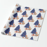Papier Cadeau Retro Christmas Fox Illustration bleu rouge<br><div class="desc">Ce papier d'emballage amusant présente une scène de Noël mignonne et rétro avec un adorable renard portant un chapeau de Père Noël à côté d'un sapin bleu marine.</div>