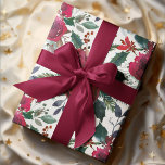 Papier Cadeau Roses de Bourgogne, pin, Holly Christmas Floral<br><div class="desc">Un étonnant motif de Noël floral de beaux roses bordeaux peints à la main,  de la verdure des pins,  des feuilles verts et blancs et des baies sèches recouvrent ce joli papier d'emballage.</div>