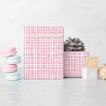Papier Cadeau Rustic Weight Motif Moderne Plutôt Rose<br><div class="desc">Ce design de papier d'emballage moderne présente un motif crosshatch dessiné à la main en blanc sur un joli arrière - plan rose...  Un choix merveilleux pour de nombreuses occasions !</div>