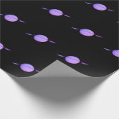 Papier Cadeau Saturne violette sur papier d'emballage noir (Coin)