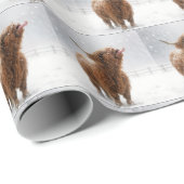 Papier Cadeau Scottish Highland Cow Licking Snowflakes (Coin rond)