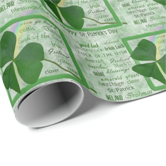 Papier Cadeau Shamrock irlandais avec Rainbow Word Cloud (Coin rond)