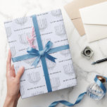 Papier Cadeau Simple gris blanc Menorah heureux Hanoukka<br><div class="desc">Pour tous vos cadeaux Hanoukka cette année. Ce simple motif menorah en gris sur un arrière - plan blanc. Les mots Happy Hanoukka peuvent être changés. Un look chic pour la saison des fêtes.</div>