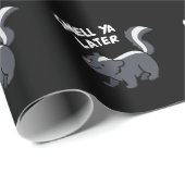 Papier Cadeau Smell Ya Plus Tard Funny Skunk Pun Dark BG (Coin rond)