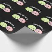 Papier Cadeau Smoochies Drôle Baiser Mochi Pun Dark BG (Coin)