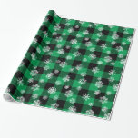 Papier Cadeau Snowflakes Green Buffalo Plaid l Christmas Motif<br><div class="desc">Ce papier d'emballage de Noël a un motif de Noël de bison vert flocon de neige plaid. Ce design a le parfait mélange de plaid classique à la bûcheron verte avec un éparpillement de flocons de neige sur le dessus pour égayer vos cadeaux de vacances. Vous pouvez rendre le motif...</div>