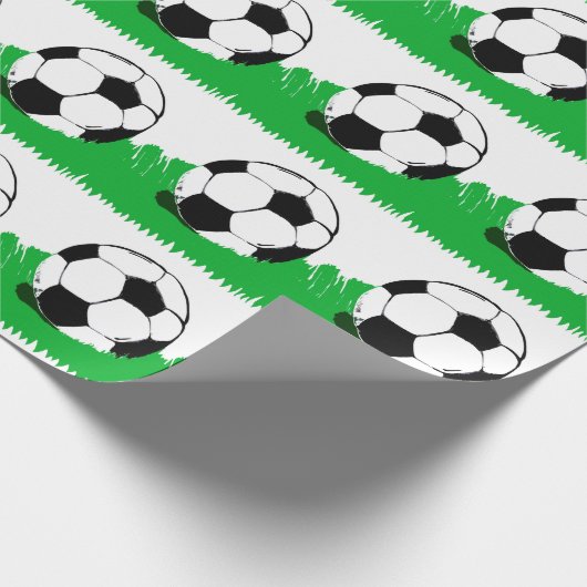 Papier Cadeau Soccer Balls in Grass Pattern Wrapping Paper (Coin)