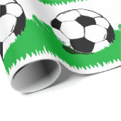 Papier Cadeau Soccer Balls in Grass Pattern Wrapping Paper (Coin rond)