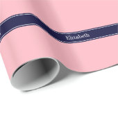 Papier Cadeau Solid Pink, Navy Blue Ribbon Nom Monogram (Coin rond)