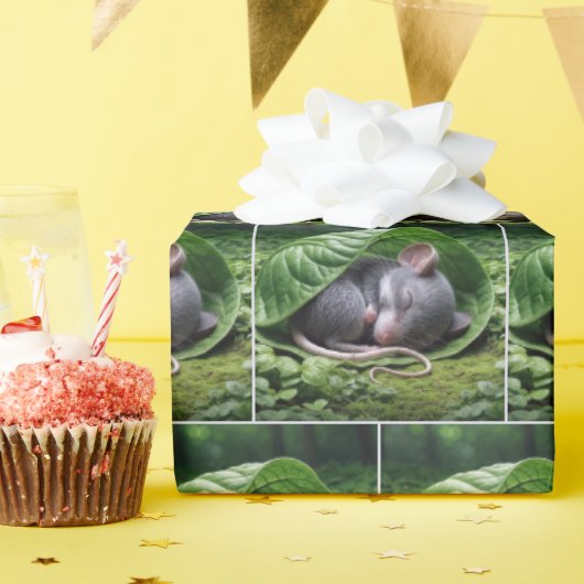 Papier Cadeau Souris dormant dans une feuille verte (Fête d'anniversaire)