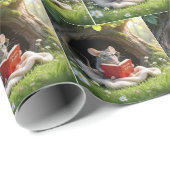 Papier Cadeau Souris lisant un livre rouge sur une couverture (Coin rond)