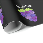 Papier Cadeau Soyez Raisonnable Raisin Grape Bunch Pun Dark BG (Coin rond)