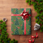 Papier Cadeau Sucre de canne d'hiver Holly Berry Green Christmas<br><div class="desc">Un beau design avec des arbres de Noël,  des baies de Red Holly et des baubles de Sucre de canne pour envelopper tous vos cadeaux de vacances. Disponible avec différentes couleurs arrière - plans : blanc,  rouge,  marine,  vert,  noir</div>