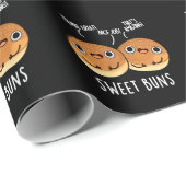 Papier Cadeau Sweet Buns Funny Baking Pun Dark BG (Coin rond)