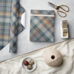 Papier Cadeau Taupe Brown Tartan bleu Turquoise traditionnel<br><div class="desc">Arrière - plan motif contemporain turquoise bleu, beige, taupe, tan et marron foncé écossais. Design moderne mais simple et fantaisiste pour envelopper ces cadeaux d'anniversaire, de surprise ou de Noël masculin amusants avec. Disponible sur des produits tels que l'emballage et le papier de tissu, étiquettes cadeaux, sacs et ballotins, autocollants...</div>