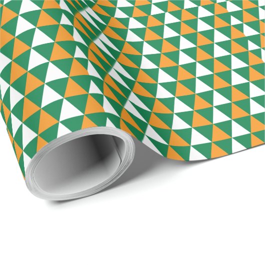 Papier Cadeau Triangles blanc vert pâle de Noël (Coin rond)