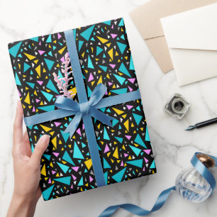 Papier Cadeau Triangles bleus jaunes couleurs sur fond noir a